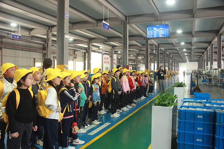 逸夫小學(xué)三年級國際班師生走進斯科，開啟研學(xué)之旅